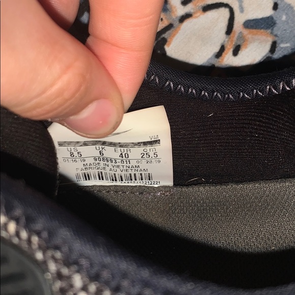 nike running  shoes - Picture 2 of 4